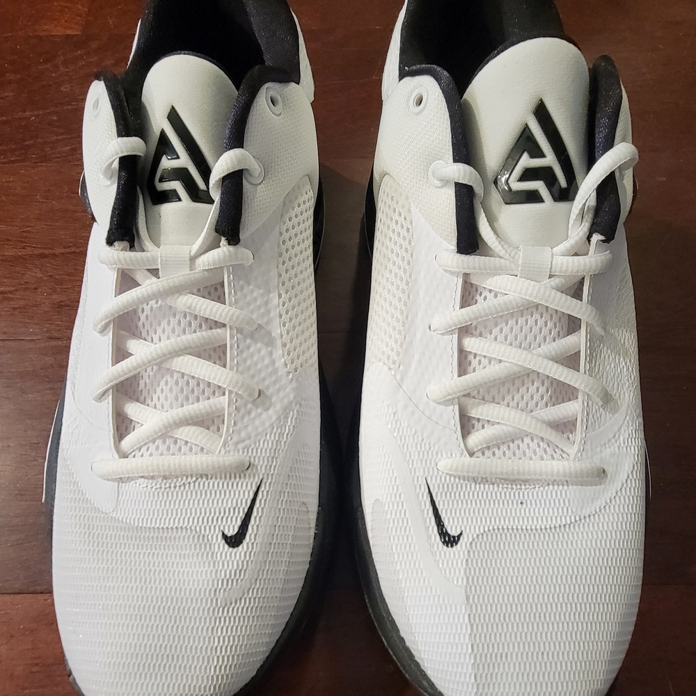 Nike Men's White and Black Athletic Shoes